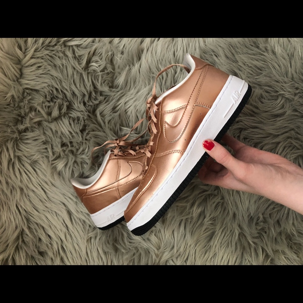 Nike Air’s Rose Gold size 9.5